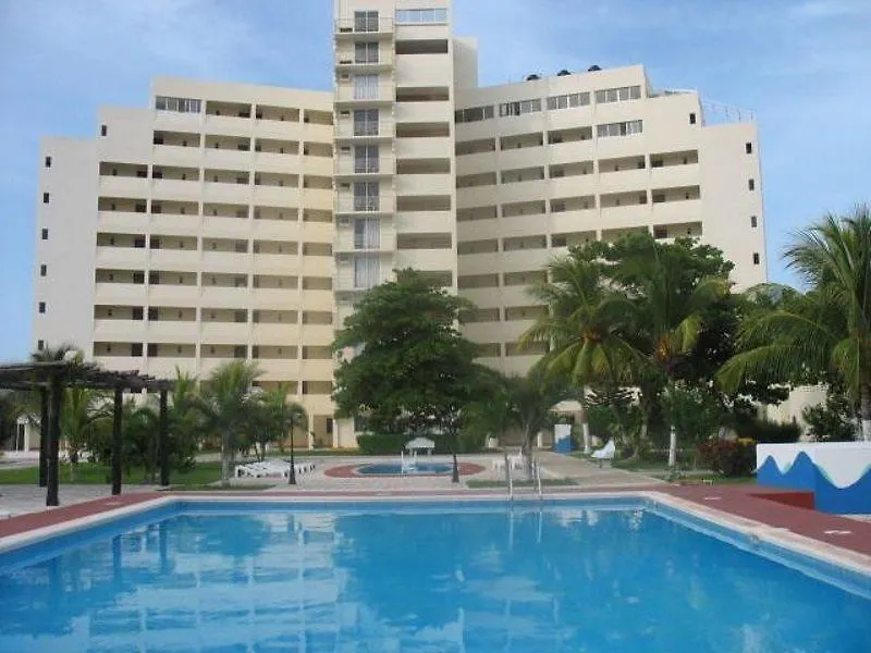View Mediterrando Hotel & Suites Cancun 3*,